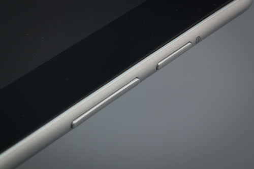 Внешний вид верхней грани планшета Samsung Galaxy Tab 10.1